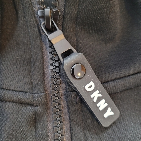 DKNY New York Sport Colorblock 1/2 Zip Pullover - Size S - Picture 13 of 13